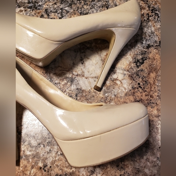 GUESS Tan Heels Size 10 - Picture 8 of 14